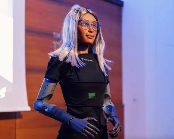 AI-Powered Humanoid Robot “Mika” Serves as CEO of Polish Drinks Company Dictador